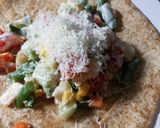 Foto langkah ke 3 dari resep Salad Roti Pitta Untuk Menu Makan Pagi.