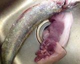 Hình bước làm 1 của món Cá nheo kho với thịt