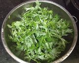 A picture of step 3 of Braised Pork Trotters with Chinese Herbs and Mugwort.