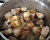 Hình bước làm 5 của món Cá nheo kho với thịt