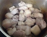 Hình bước làm 4 của món Cá nheo kho với thịt