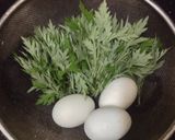 Hình bước làm 1 của món Trứng lộn ngải cứu