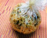 A picture of step 4 of Ultimate Tobikko Onigiri.