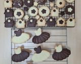 Foto del paso 5 de la receta: Galletitas de manteca combinadas, vainilla y cacao