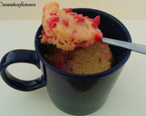Foto del paso 6 de la receta: Mug cake de fresas y chocolate blanco