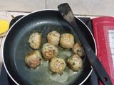 Spageti saus bola daging