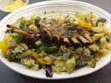 Cordero horneado, cous cous con vegetales