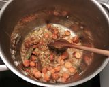Foto del paso 4 de la receta: Albondigas de cerdo y menta con curcuma y arroz basmati