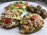 Calabacines rellenos con quinoa morada y pollo.