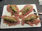 Filetes de pavo rellenos en salsa de portobellos
