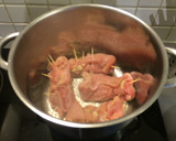 Foto del paso 6 de la receta: Filetes de pavo rellenos en salsa de portobellos