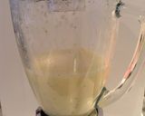 Une image de l'étape 2 de Gazpacho de melon et lait de coco à la menthe.