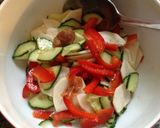 Une image de l'étape 5 de Salade de concombre, navet et poivron rouge aux prunes salées japonaises .