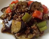 Une image de l'étape 6 de Bœuf haché avec aubergine et poivrons à la japonaise .