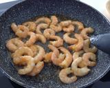 Une image de l'étape 4 de Crevettes et légumes à la sauce chinoise.