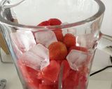 Une image de l'étape 1 de Smoothie de pastèque et fraises .