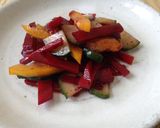 Une image de l'étape 3 de Salade de betterave crue, poivron jaune et concombre.