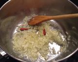 Une image de l'étape 1 de Soupe de crevettes au lait de coco à l'asiatique.