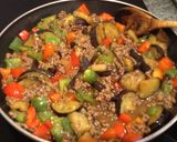 Une image de l'étape 5 de Bœuf haché avec aubergine et poivrons à la japonaise .