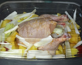 Foto del paso 2 de la receta: Pollo picantón al horno con guarnición