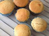 Cupcakes de naranja con frutos rojos