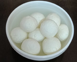 बंगाली रसगुल्ला (Bengali rasgulla recipe in Hindi) रेसिपी चरण 5 फोटो