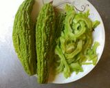 Hình bước làm 1 của món Mướp đắng xào trứng
