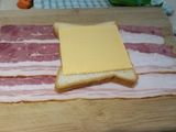 Bánh mỳ cuộn bacon và cheese