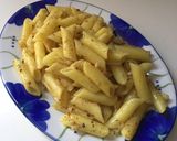 A picture of step 2 of Garlic butter pasta.