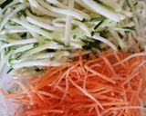 A picture of step 1 of Sweet chilli noodle stir fry.
