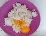 Foto langkah ke 2 dari resep Nasi goreng telur ala Korea.