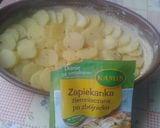 Zapiekanka z ziemniaków, marchewki, filetów z kury, i sosem pieczarkowym krok przepisu 5 zdjęcie