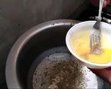 A picture of step 3 of Meat minced egg cheese sandwich.