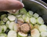 Foto langkah ke 3 dari resep Sup Bakso Sayur Gambas/Oyong.