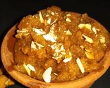A picture of step 3 of Besan Horlicks halwa.
