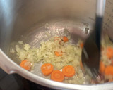 Foto del paso 4 de la receta: Manitas de cerdo con alubias
