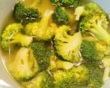 Tarjás pórés-brokkolis spagetti recept fázis 1 fotója