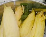 Hình bước làm 2 của món Bắp Mỹ hấp lá dứa