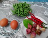 Foto langkah ke 1 dari resep Tumis kacang panjang dengan orak arik telur.