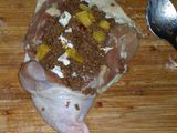 Muslos y caderas de pollo rellenos de carne