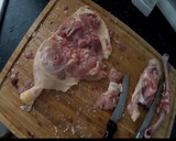Foto del paso 1 de la receta: Muslos y caderas de pollo rellenos de carne