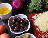 Foto del paso 1 de la receta: Pan de aceitunas, cebolla y provolone