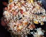Foto langkah ke 4 dari resep Nasi Goreng Sosis (bumbu iris).