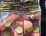Foto del paso 4 de la receta: Salmón con espárragos al horno