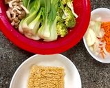 Hình bước làm 1 của món Mì xào rau củ