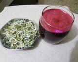 A picture of step 2 of Beetroot Carrot juice.
