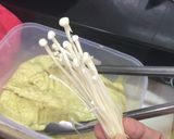 Foto langkah ke 1 dari resep Jamur Enoki Goreng Krispi.