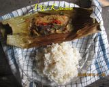 A picture of step 4 of Dried Fish and Young Mango Wrapped in Banana Leaves (PEPES IKAN KERING).