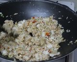 Foto langkah ke 5 dari resep Nasi Goreng Ikan Tuna.