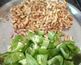 शिमला मिरची आणि ताजी बरबटी ची मिक्स भाजी (shimla mirchi ani barbati recipe in marathi) रेसिपी स्टेप 2 फोटो